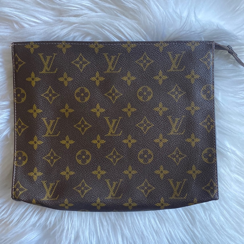 Louis Vuitton Clutch
